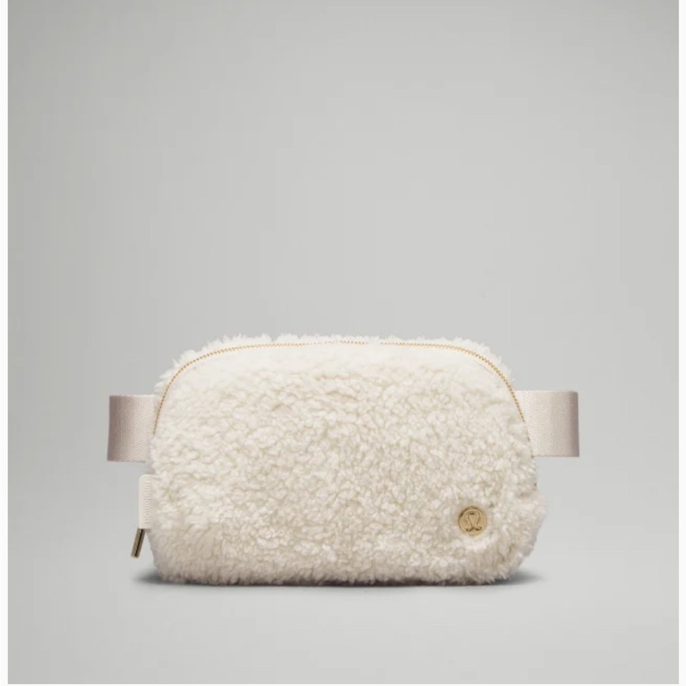 Sherpa Belt Bag in Cream